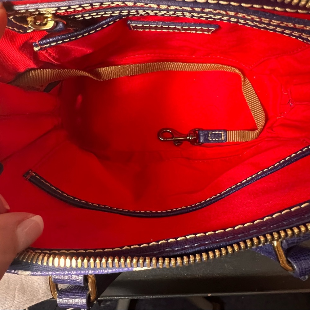 Dooney & Bourke Hydrangea Monogram Bitsy Bag in white and marine blue - Picture 10 of 17